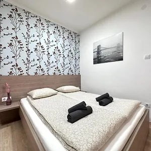 Central Seasons Design Aparthotel